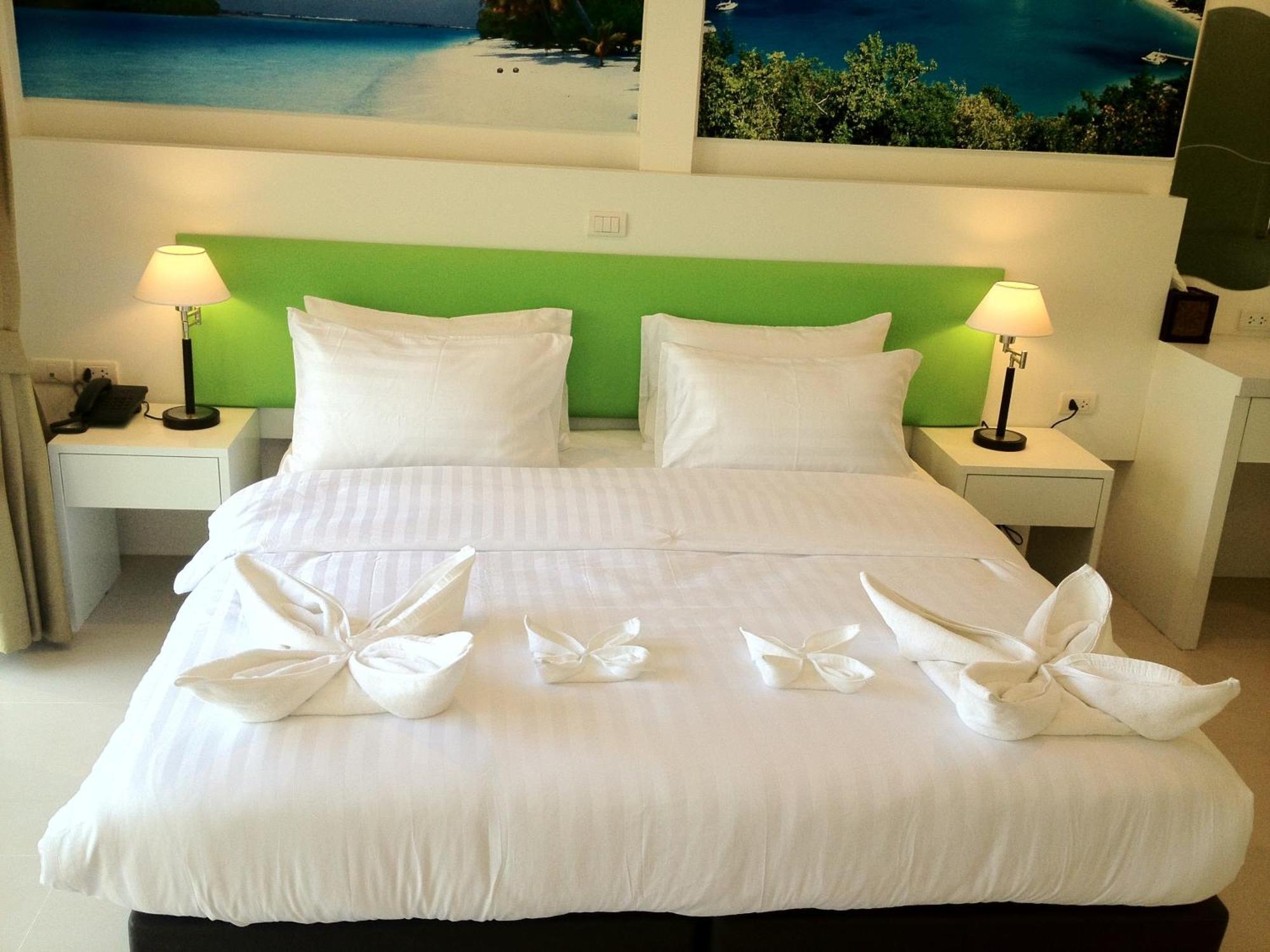Armoni Patong Beach Hotel Exteriör bild