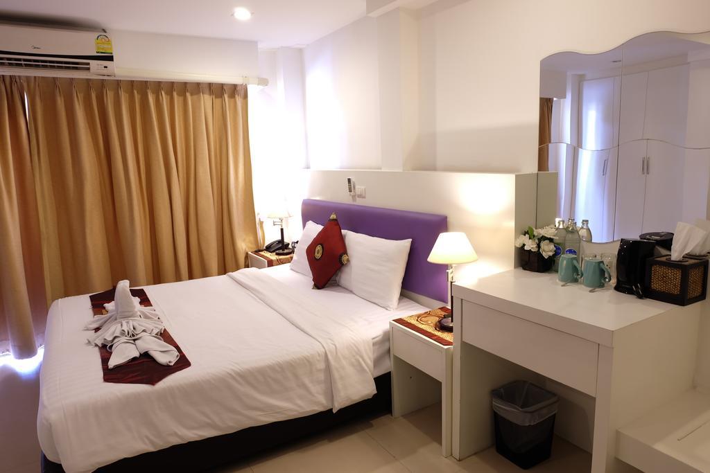 Armoni Patong Beach Hotel Exteriör bild