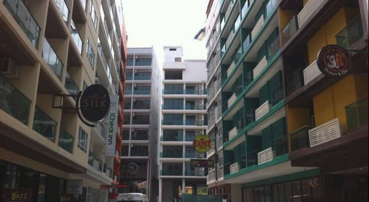Armoni Patong Beach Hotel Exteriör bild
