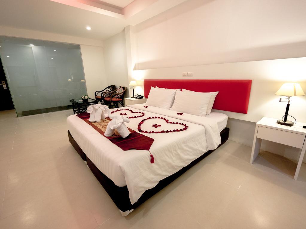 Armoni Patong Beach Hotel Exteriör bild
